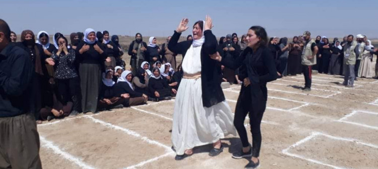 Work starts on the setting up of a cemetery for Ezidi victims in Kojo